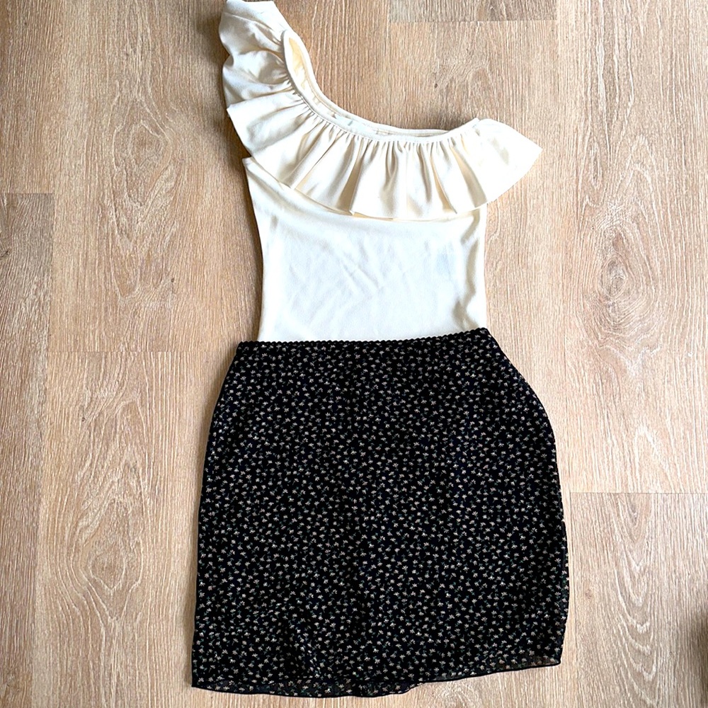 Brandy Melville flower skirt